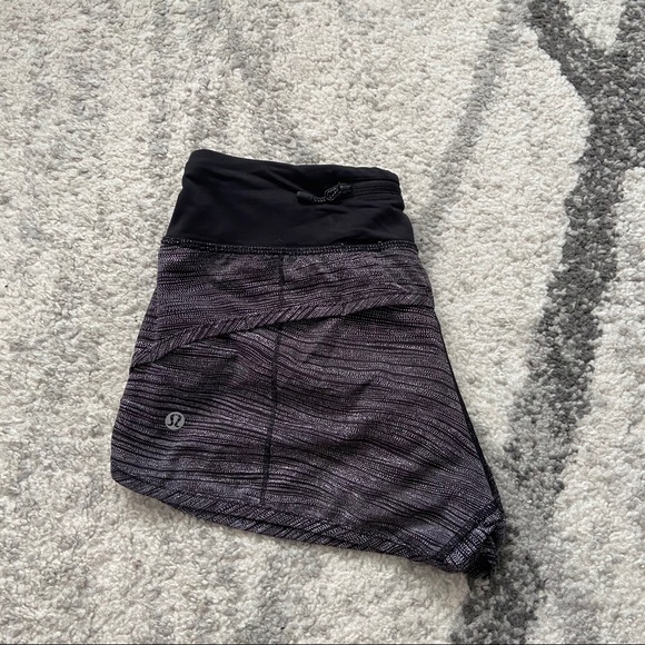 Lululemon Speed Up Shorts 2.5” - Picture 2 of 8